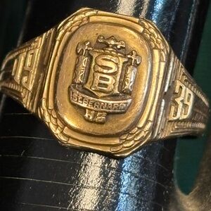 10 k Gold 1939 Class Ring.